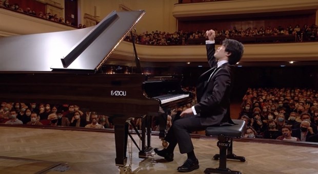 Renowned Vietnamese pianist’s student comes first at world s most prestigious music competition